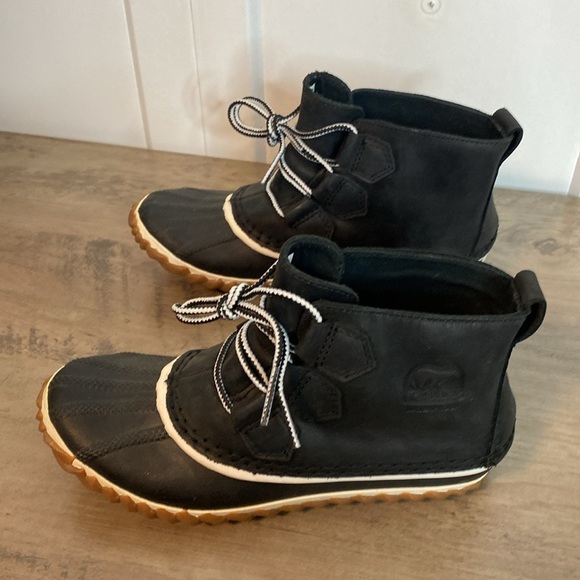 Sorel Women's Out N About Leather Rain Snow Boot Snow Boot - US6 - Picture 5 of 9